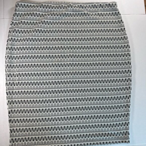 Express Black and White, Pull-on Pencil Skirt Abstract Print, size XL, Stretch - Picture 1 of 6